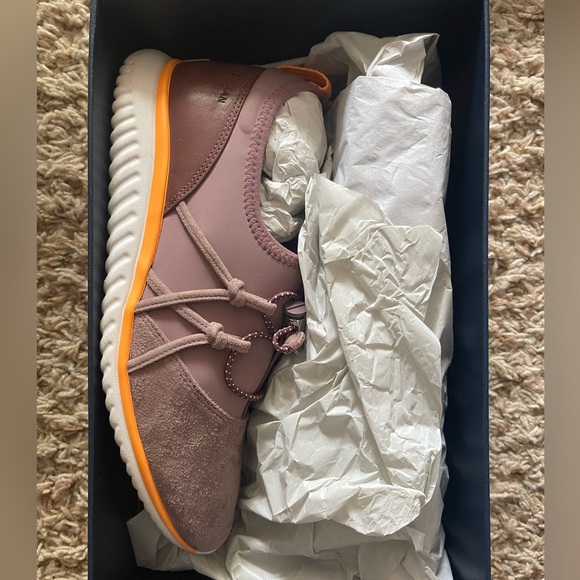 Cole Haan ☀️ - Picture 2 of 5